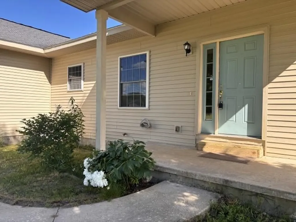 9305 Kingsfield Drive Mayfield Township MI 49649
