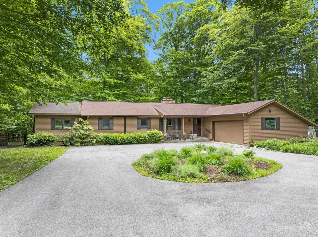 3862 N Trillium Drive Leland Township MI 49654