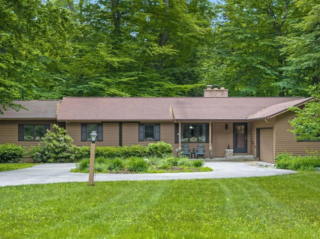 3862 N Trillium Drive Leland Township MI 49654
