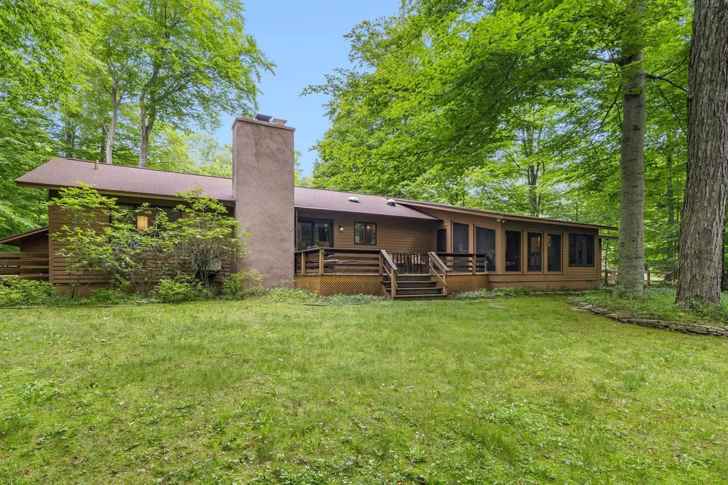 3862 N Trillium Drive Leland Township MI 49654