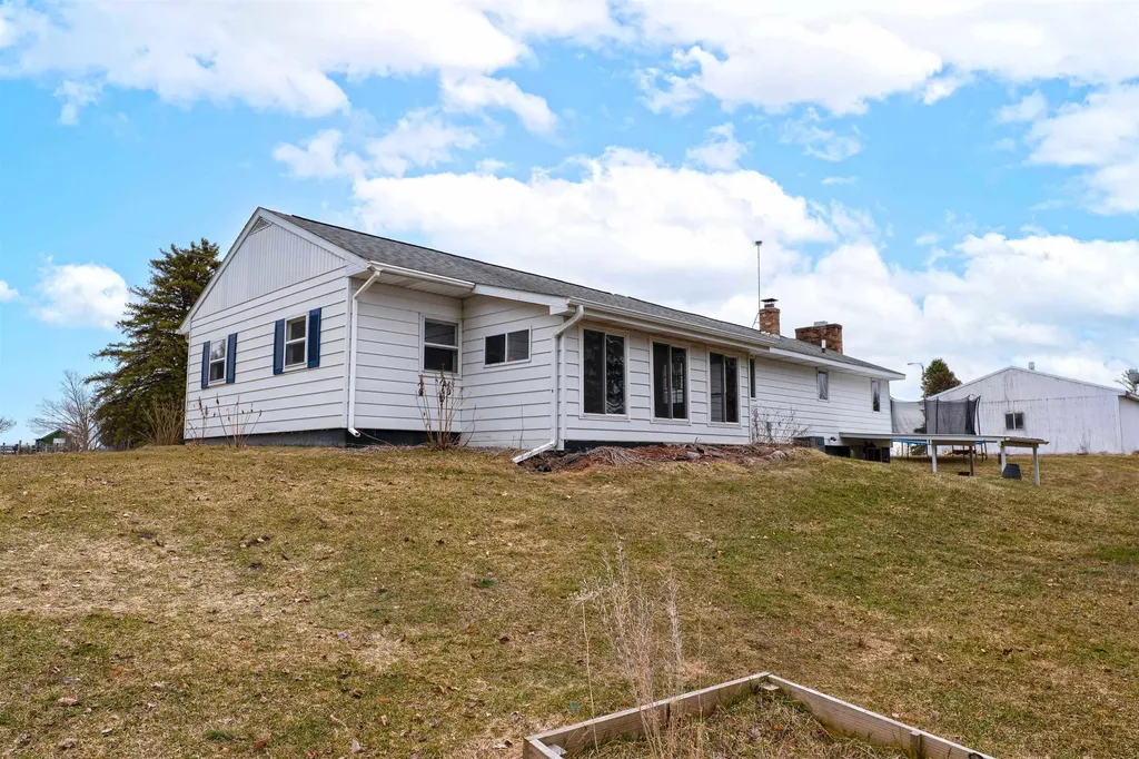 6740 S Eberhart Avenue Grant Township MI 48617