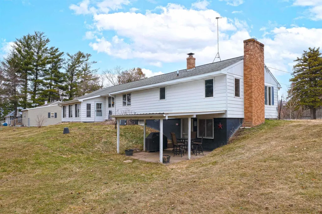 6740 S Eberhart Avenue Grant Township MI 48617