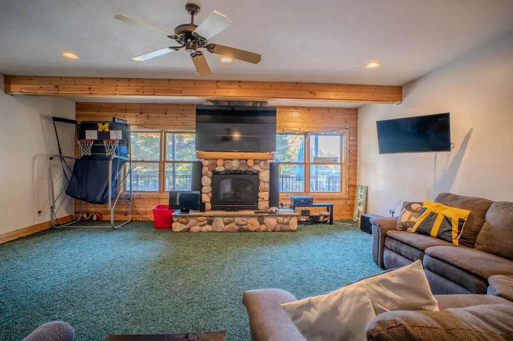 5223 Liberty Drive Garfield Charter Township MI 49685