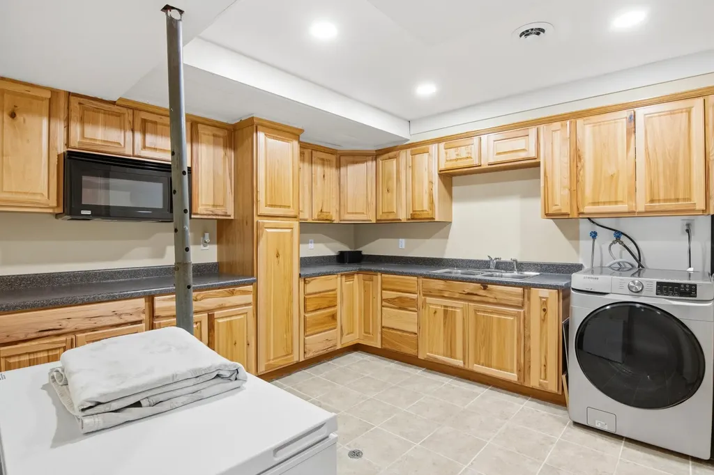 10520 S Dalzell Road Elmwood Charter Township MI 49684