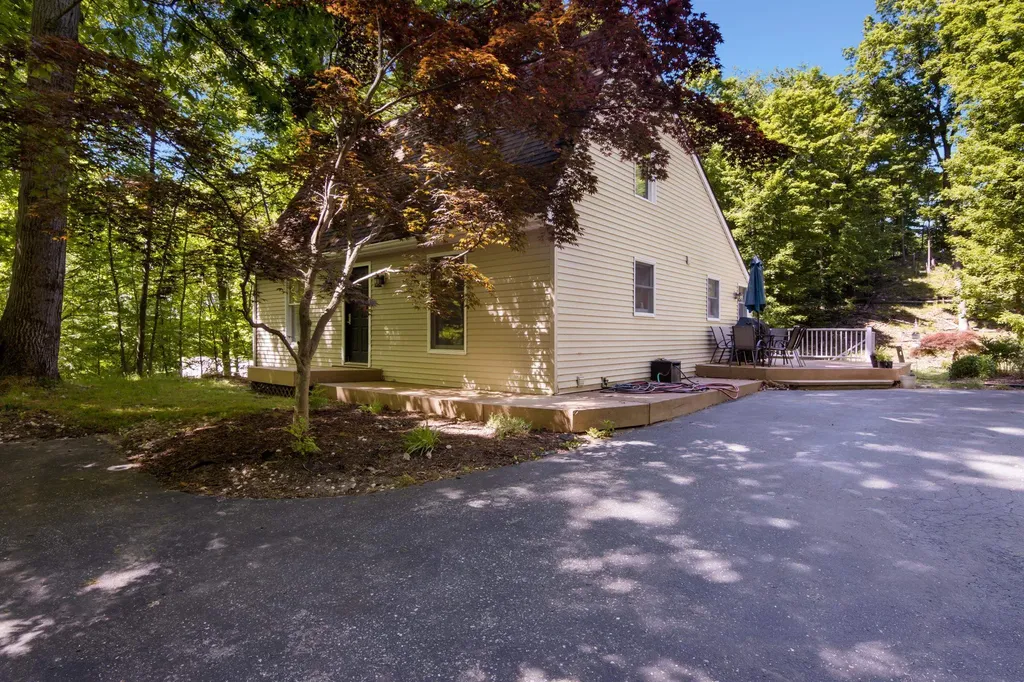 10520 S Dalzell Road Elmwood Charter Township MI 49684