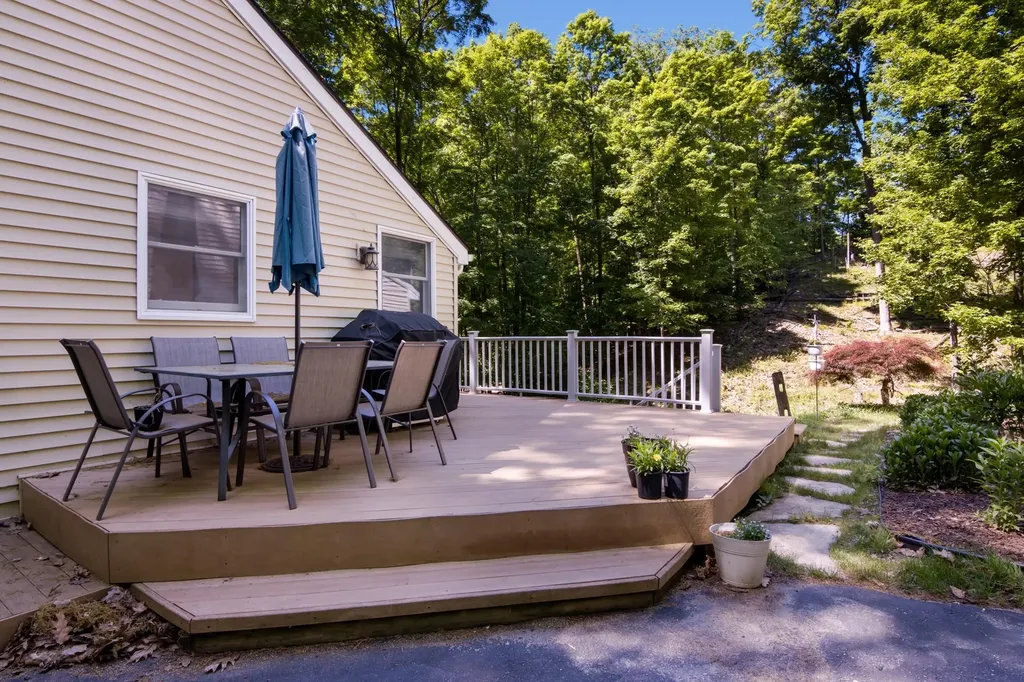 10520 S Dalzell Road Elmwood Charter Township MI 49684