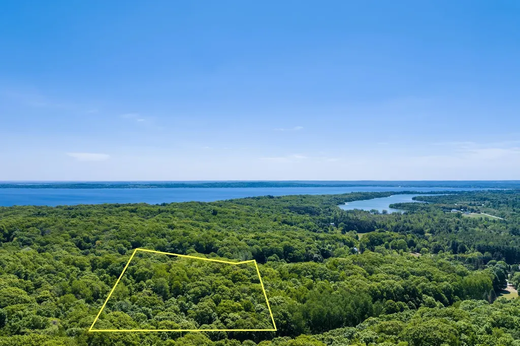 10520 S Dalzell Road Elmwood Charter Township MI 49684