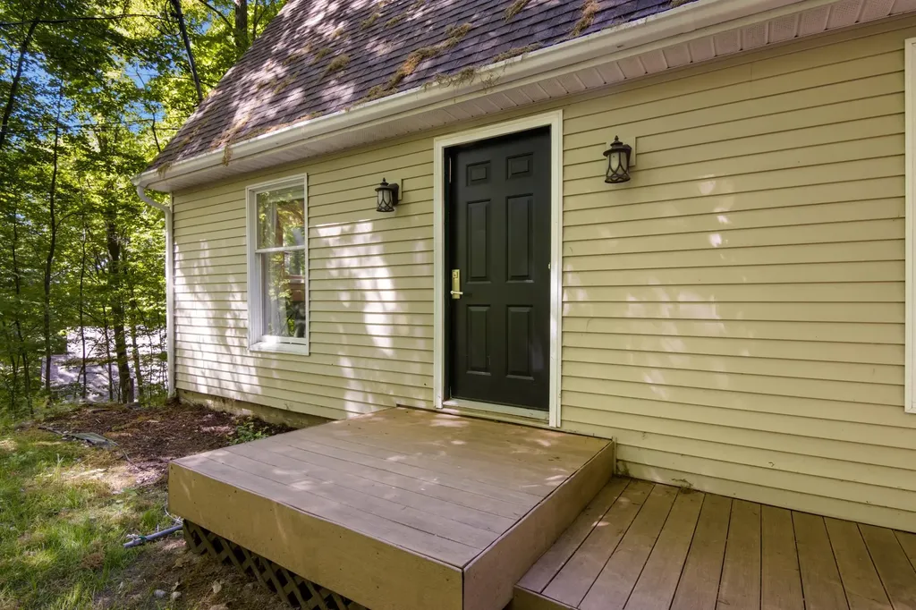 10520 S Dalzell Road Elmwood Charter Township MI 49684