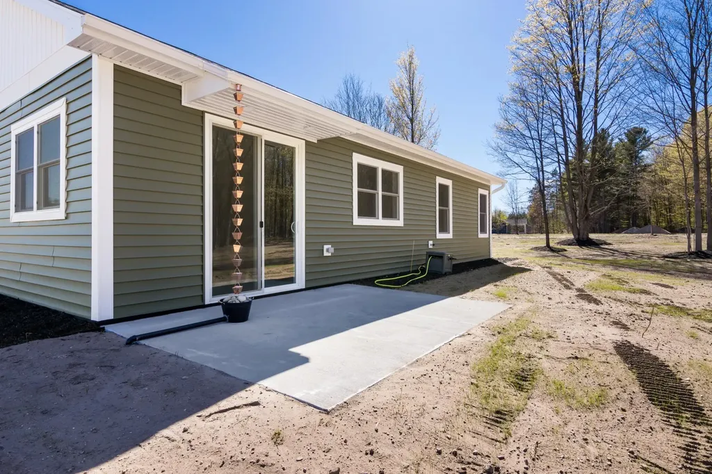 6533 Jeffrey Place Green Lake Township MI 49637