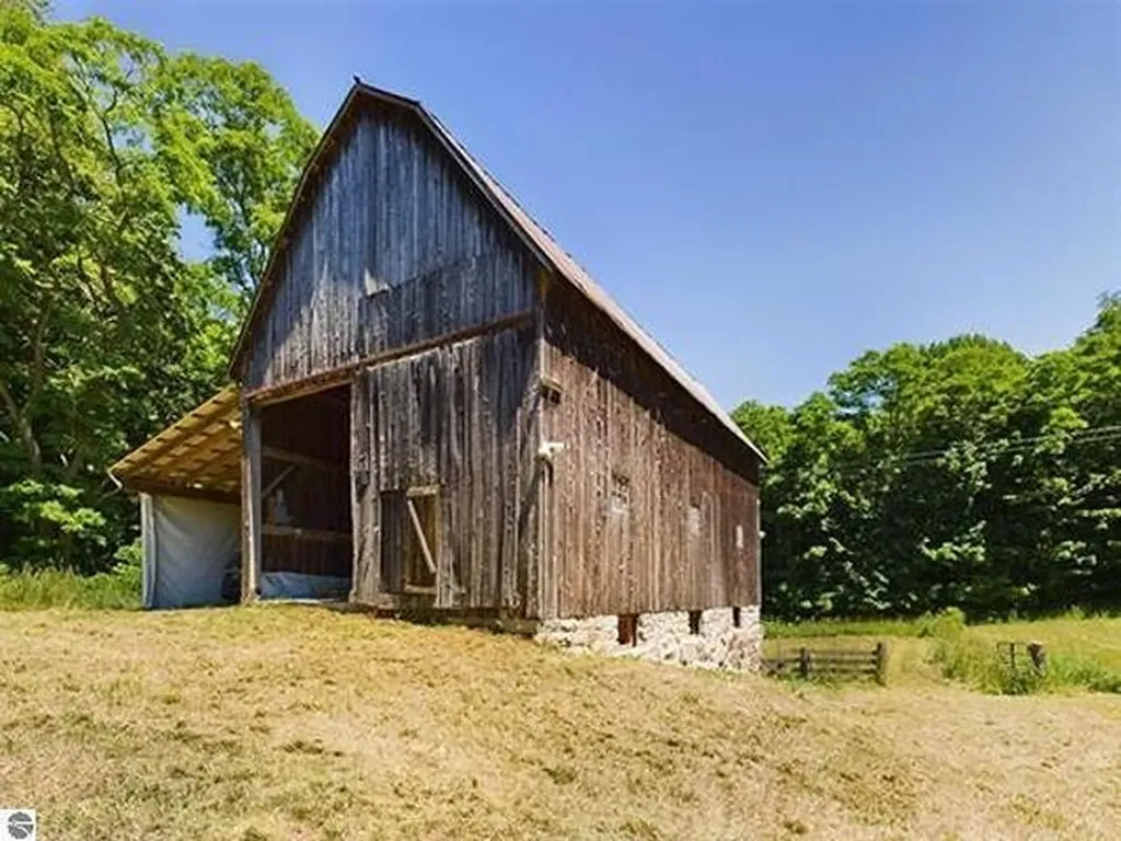 7699 Benzie Highway Joyfield Township MI 49616