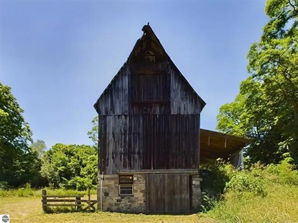 7699 Benzie Highway Joyfield Township MI 49616
