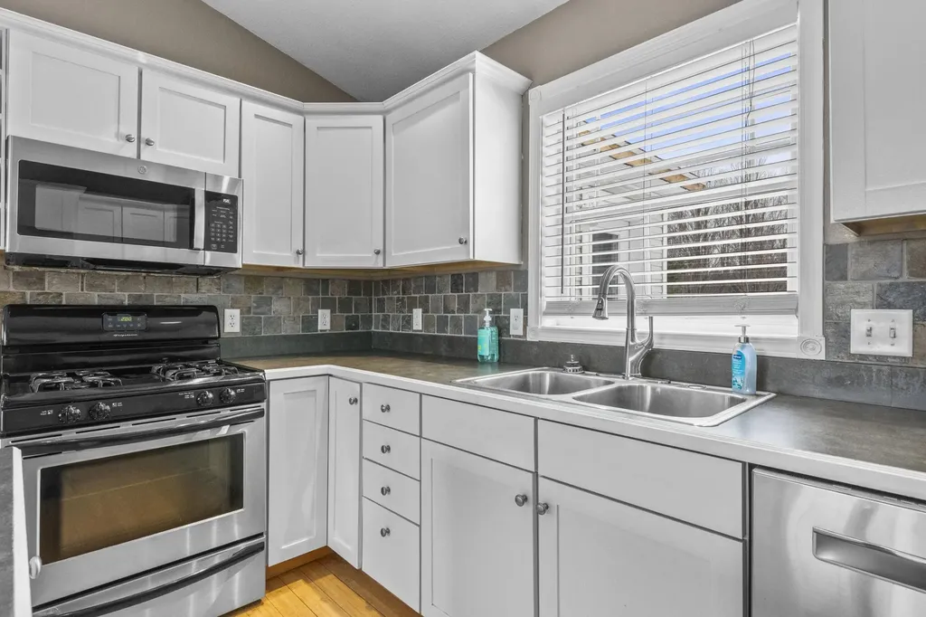 834 Shamrock Lane East Bay Township MI 49696