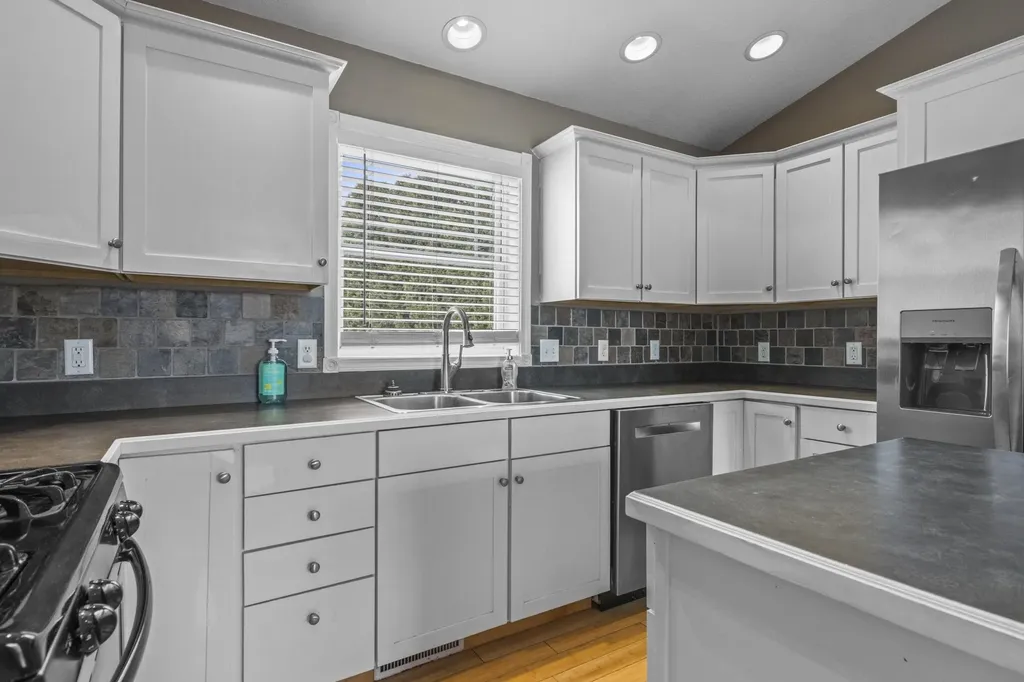 834 Shamrock Lane East Bay Township MI 49696