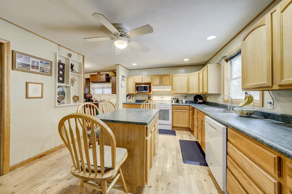 4793 E Duck Lake Road Green Lake Township MI 49637