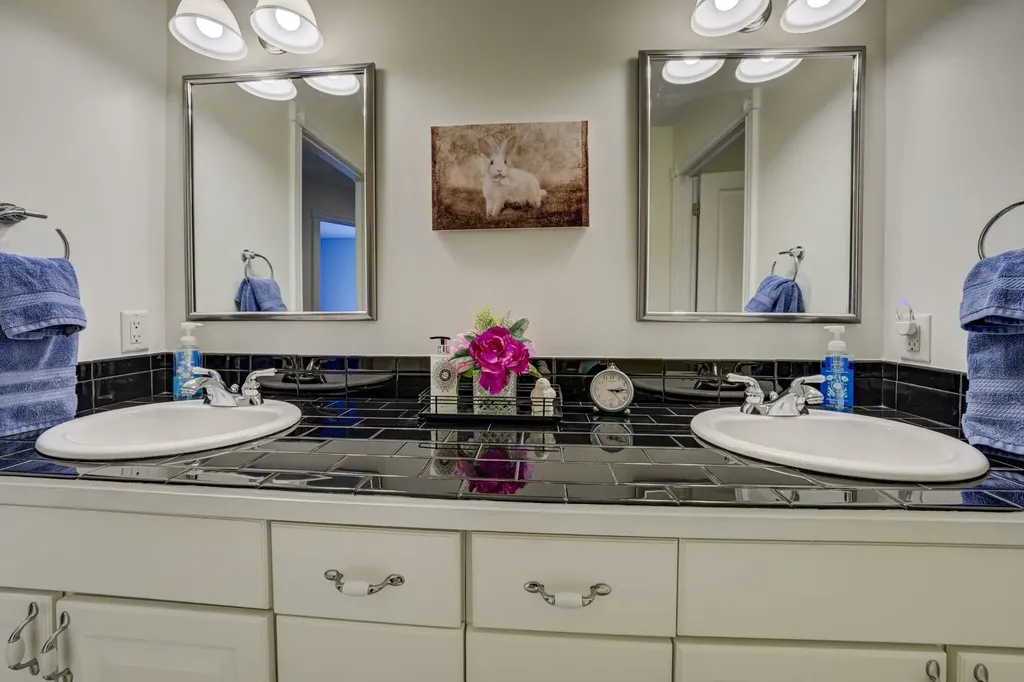 2567 N Evergreen Valley Drive Suttons Bay Township MI 49682
