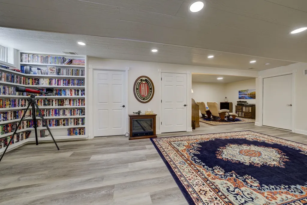 2567 N Evergreen Valley Drive Suttons Bay Township MI 49682