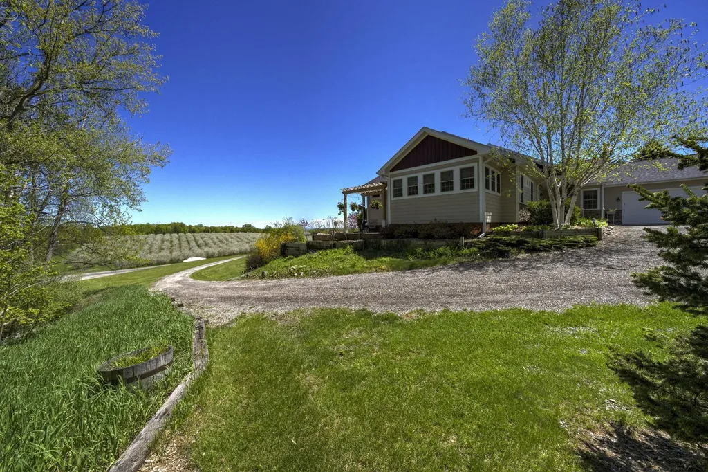 2567 N Evergreen Valley Drive Suttons Bay Township MI 49682