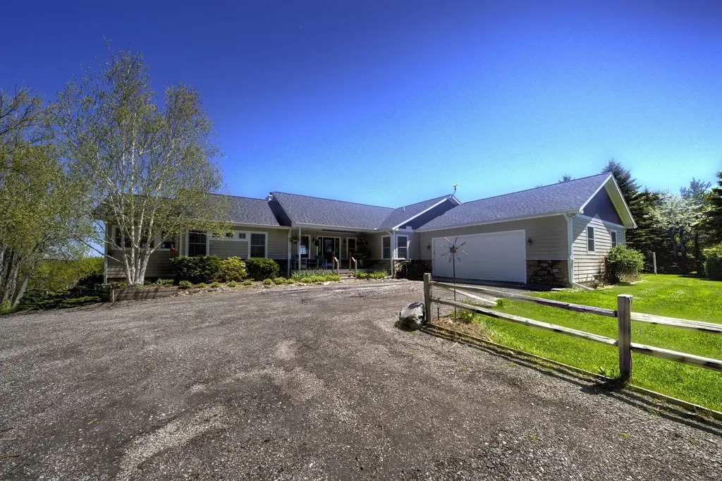 2567 N Evergreen Valley Drive Suttons Bay Township MI 49682