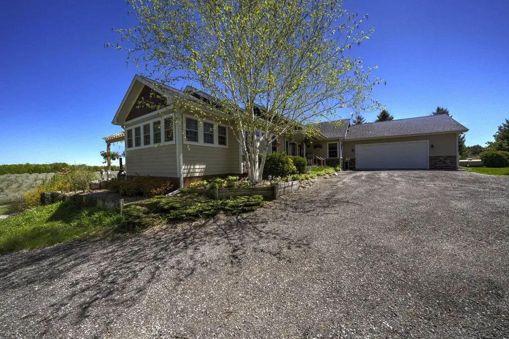 2567 N Evergreen Valley Drive Suttons Bay Township MI 49682