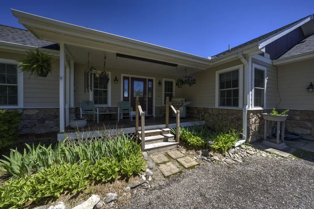 2567 N Evergreen Valley Drive Suttons Bay Township MI 49682