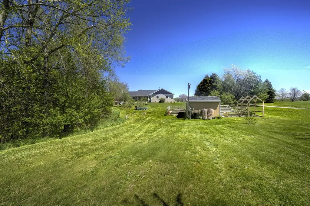 2567 N Evergreen Valley Drive Suttons Bay Township MI 49682