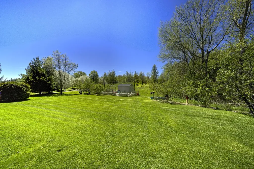 2567 N Evergreen Valley Drive Suttons Bay Township MI 49682