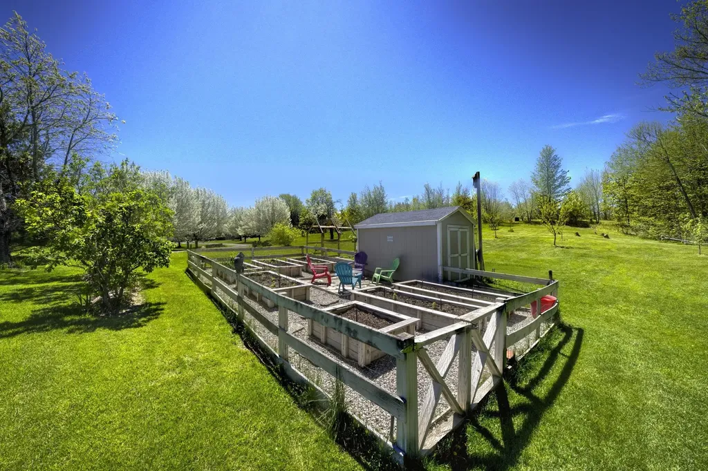 2567 N Evergreen Valley Drive Suttons Bay Township MI 49682