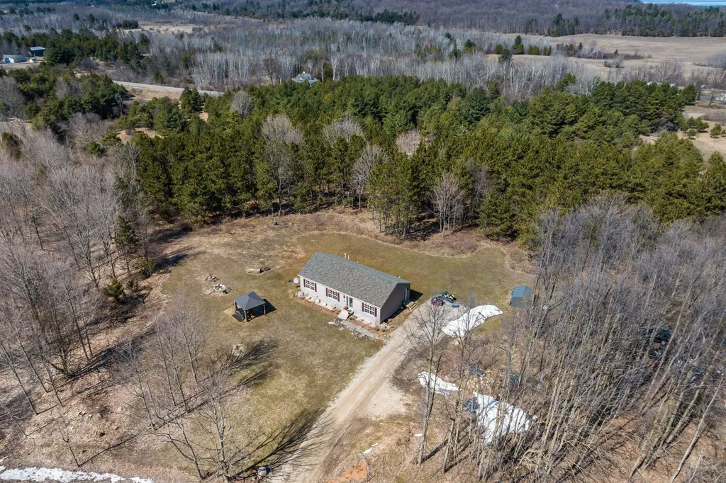 11782 Brettonwood Heights Drive Milton Township MI 49676