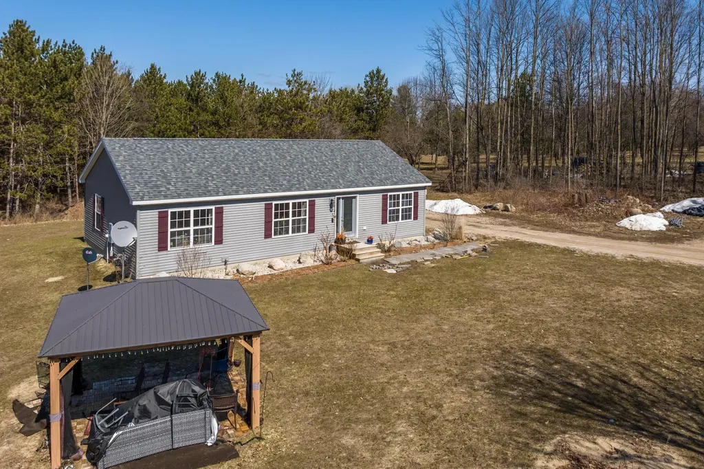11782 Brettonwood Heights Drive Milton Township MI 49676