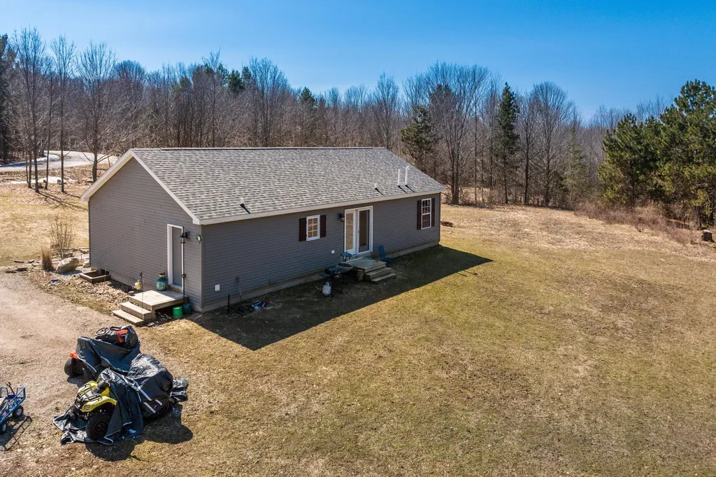 11782 Brettonwood Heights Drive Milton Township MI 49676