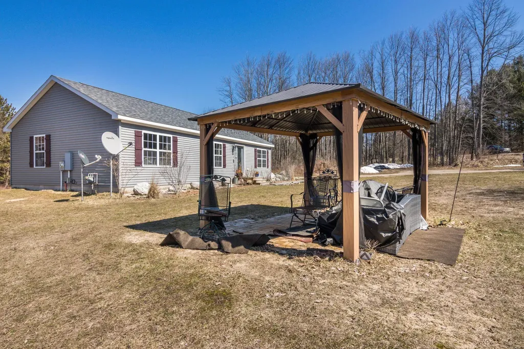 11782 Brettonwood Heights Drive Milton Township MI 49676