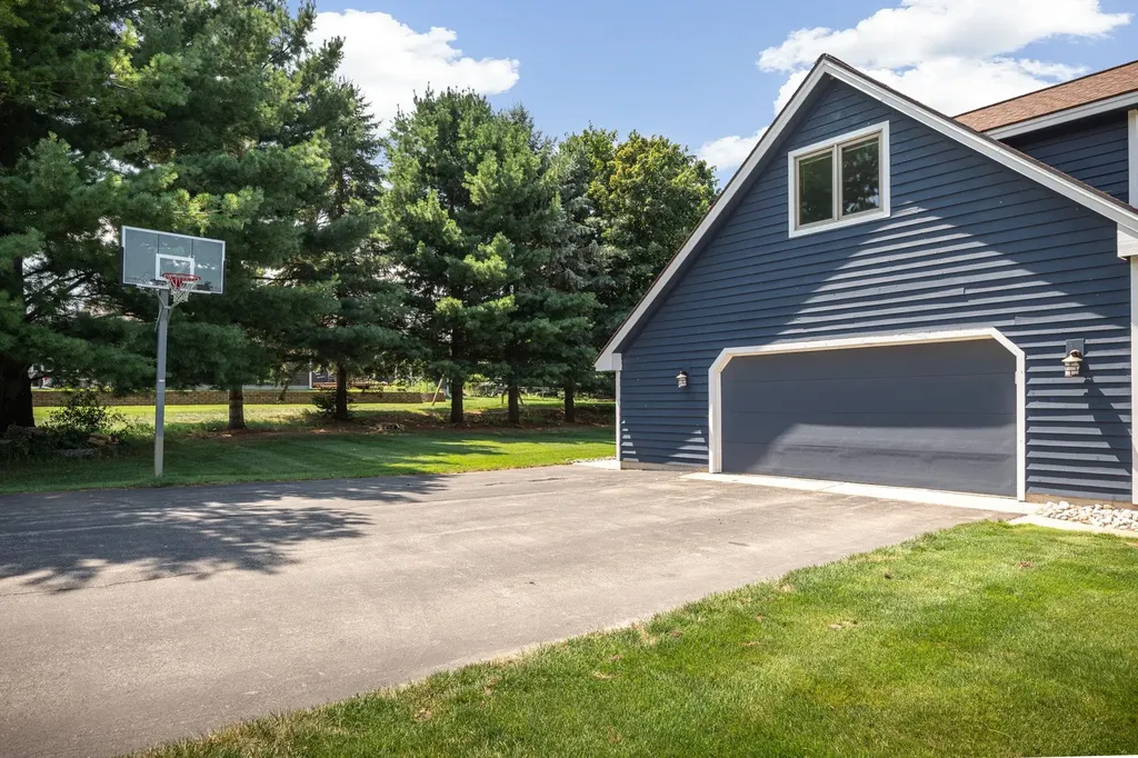 3850 Burlington Drive Acme Township MI 49690