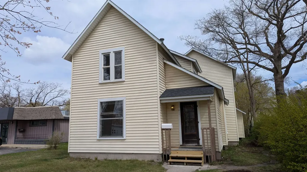 611 E Eighth Street Traverse City City MI 49686