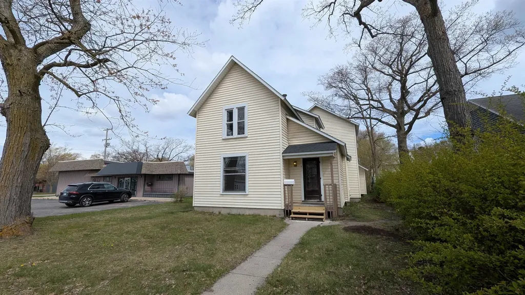 611 E Eighth Street Traverse City City MI 49686