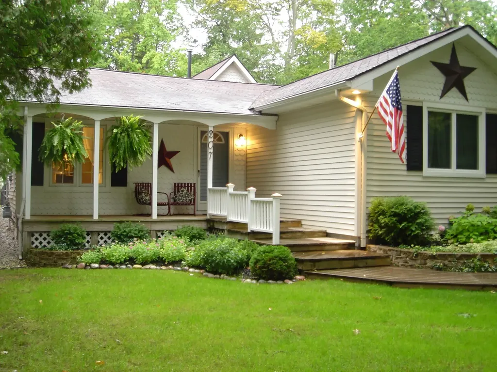 207 Birchwood Avenue Traverse City City MI 49685