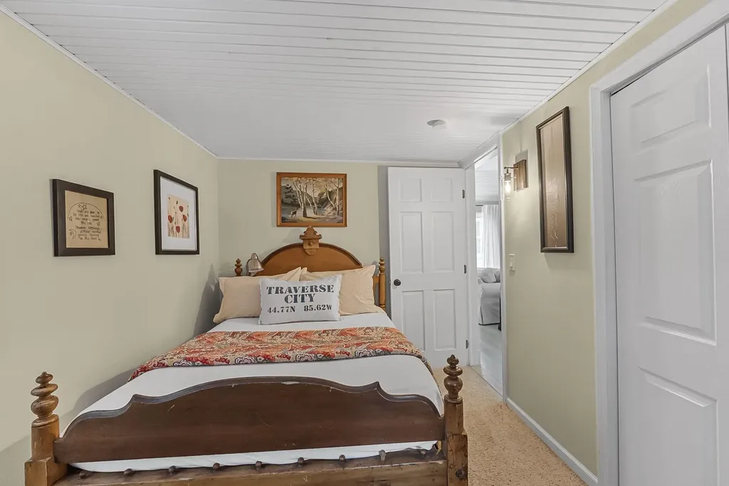 207 Birchwood Avenue Traverse City City MI 49685