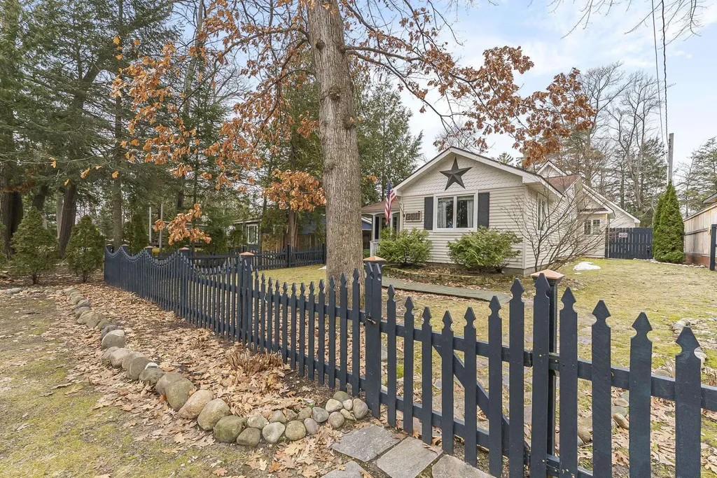 207 Birchwood Avenue Traverse City City MI 49685