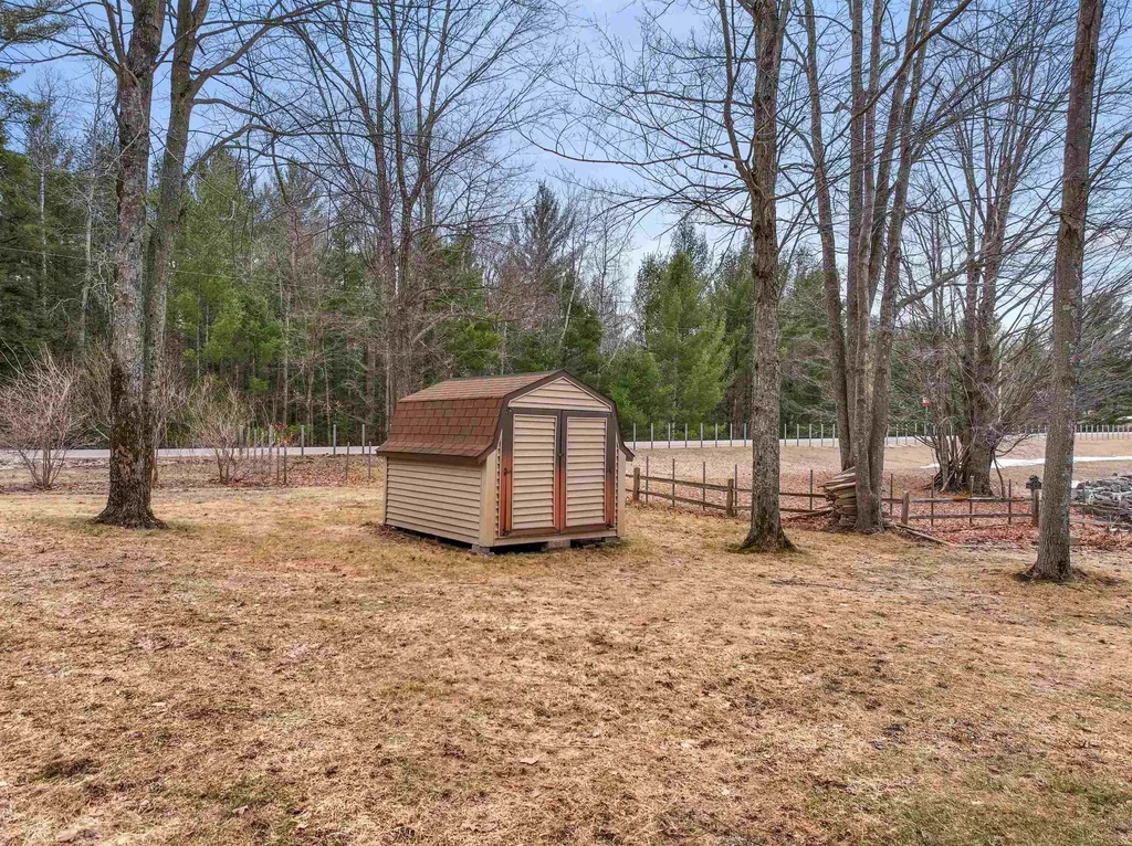 452 Gitchegumee Drive Hanover Township MI 49620