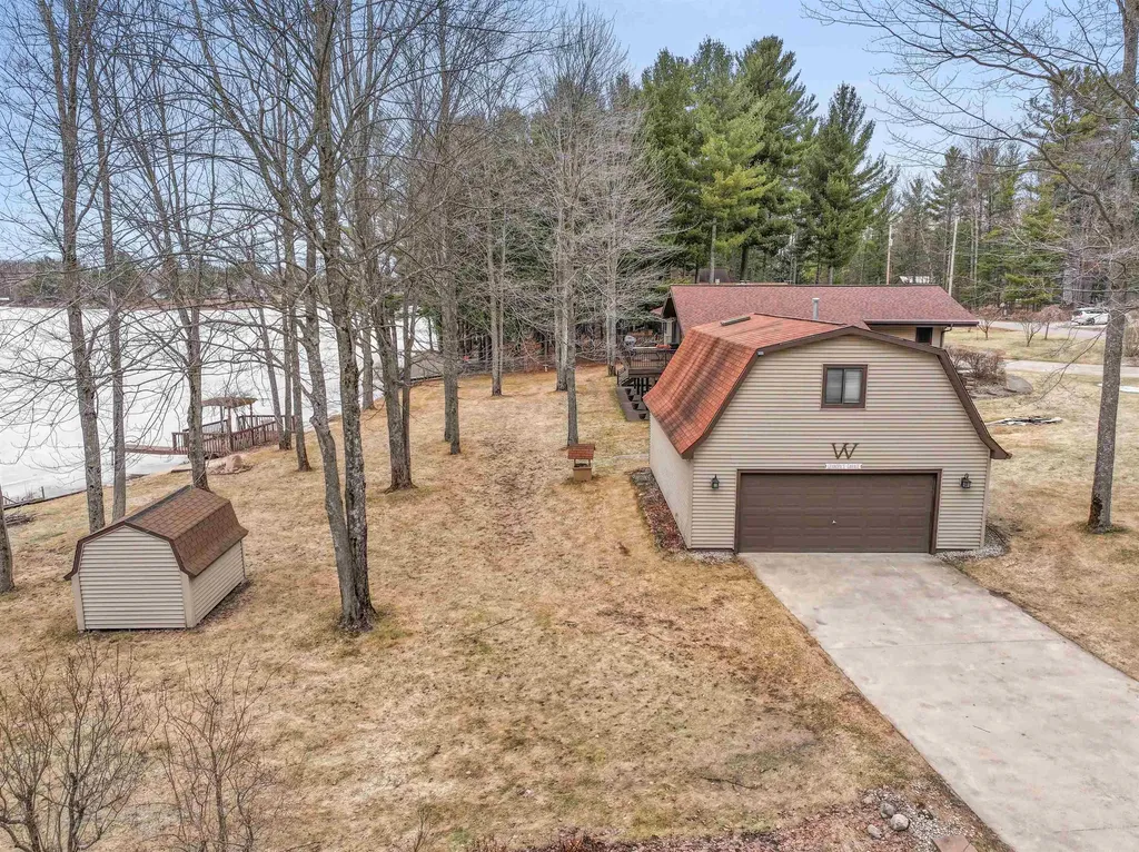 452 Gitchegumee Drive Hanover Township MI 49620