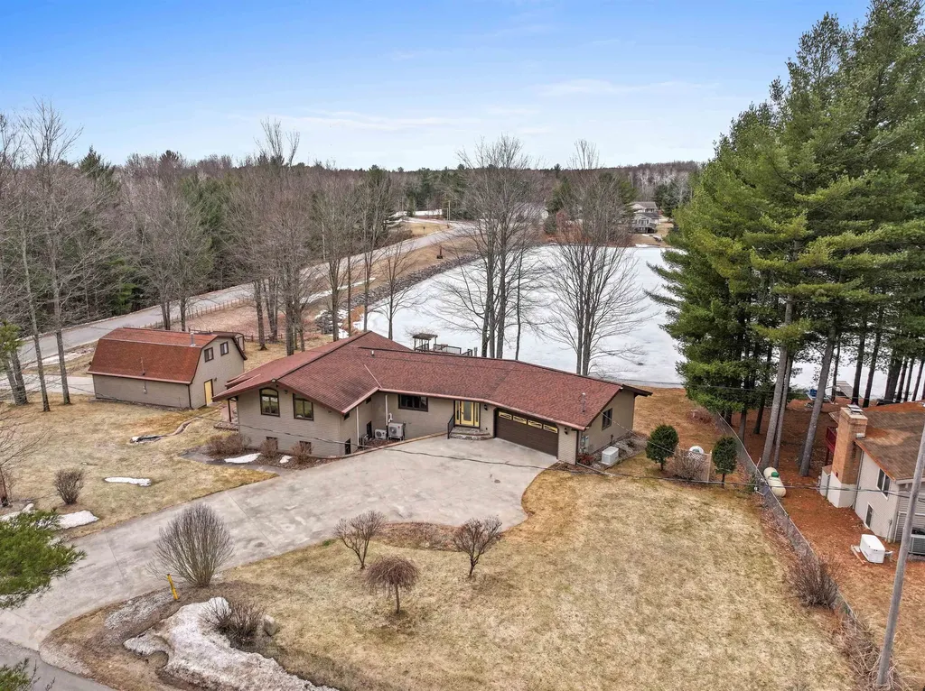 452 Gitchegumee Drive Hanover Township MI 49620