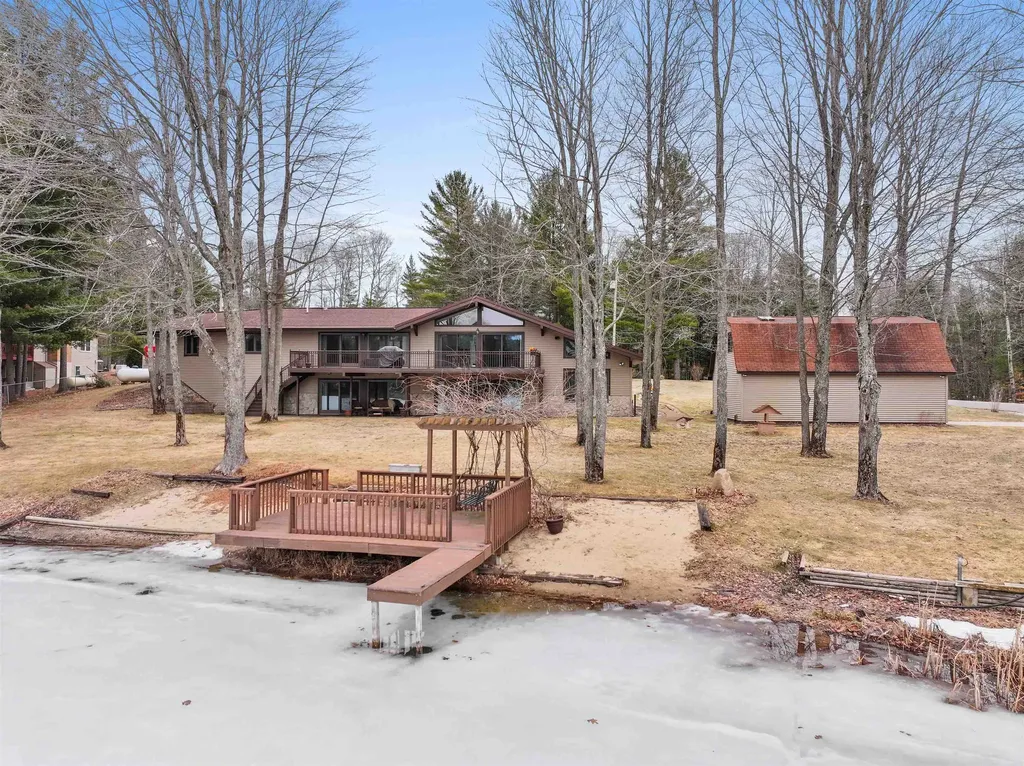 452 Gitchegumee Drive Hanover Township MI 49620