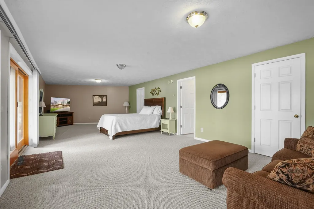 452 Gitchegumee Drive Hanover Township MI 49620