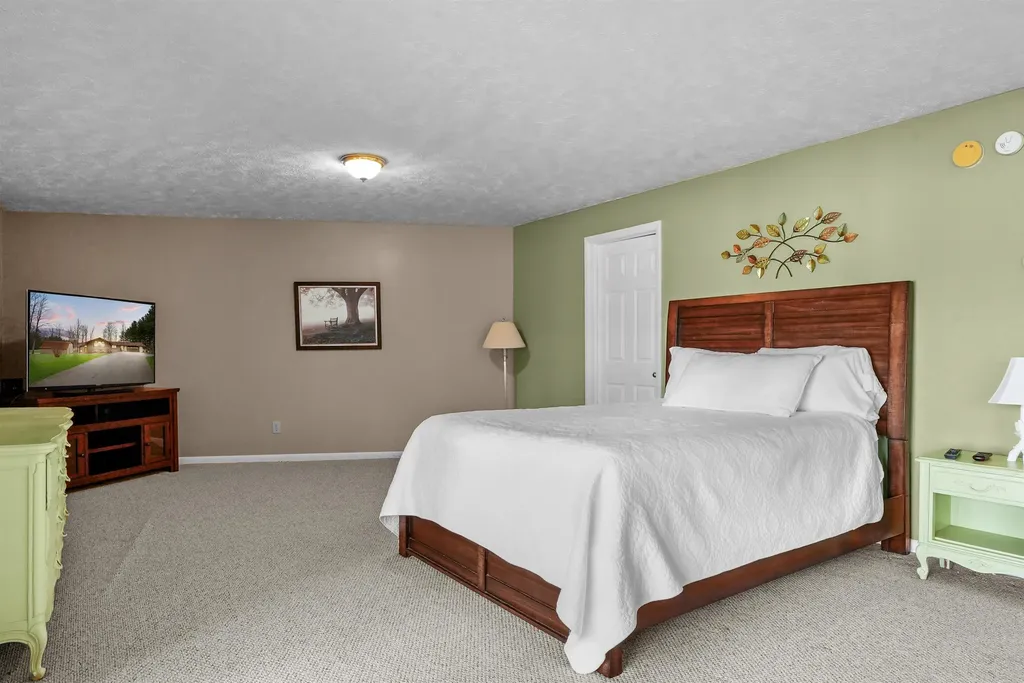 452 Gitchegumee Drive Hanover Township MI 49620