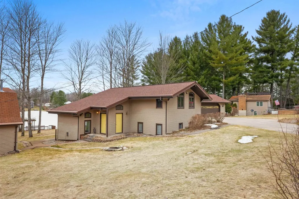 452 Gitchegumee Drive Hanover Township MI 49620