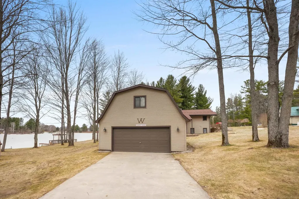 452 Gitchegumee Drive Hanover Township MI 49620