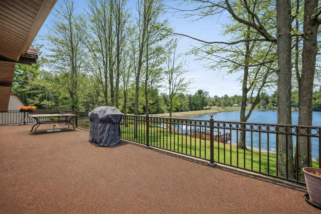 452 Gitchegumee Drive Hanover Township MI 49620