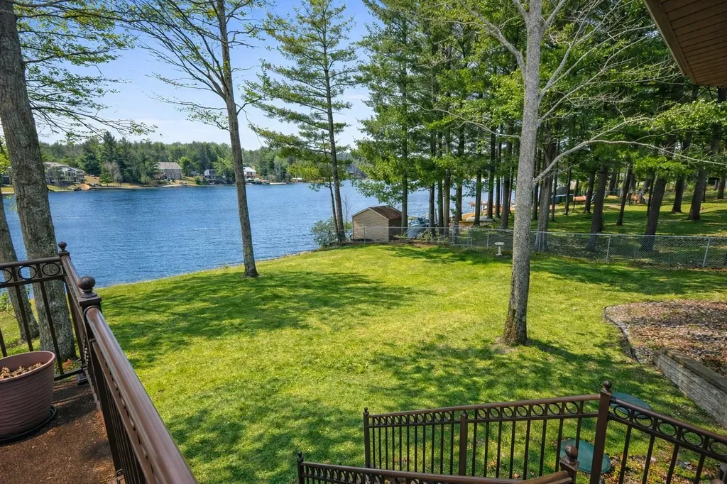 452 Gitchegumee Drive Hanover Township MI 49620