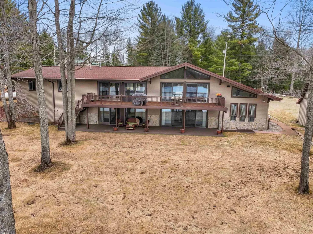 452 Gitchegumee Drive Hanover Township MI 49620