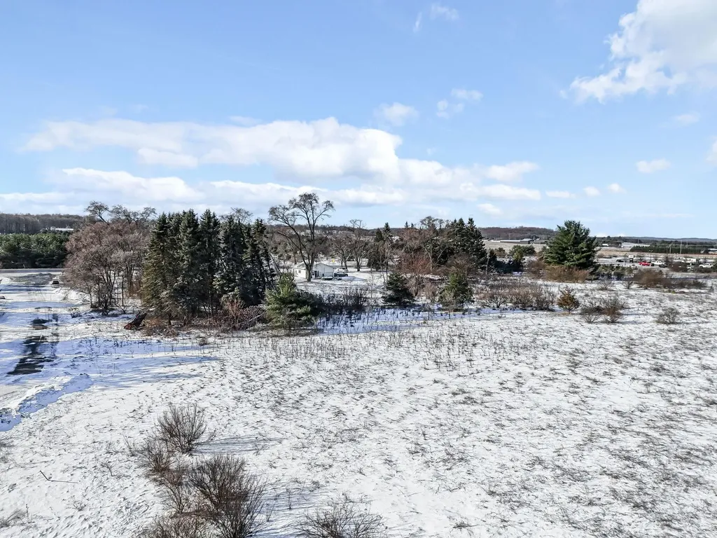 7075(2 Parcels) E M 72 Acme Township MI 49690