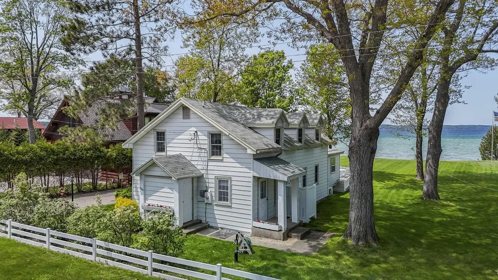 5882 Crystal Beach Road Clearwater Township MI 49676